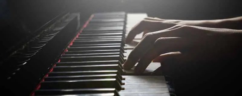 钢琴的黑白键宽度一样吗 钢琴黑白键是不是一样宽