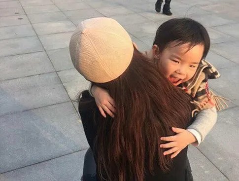 黄奕母女温馨团聚曝光 双黄大战为何总波及孩子