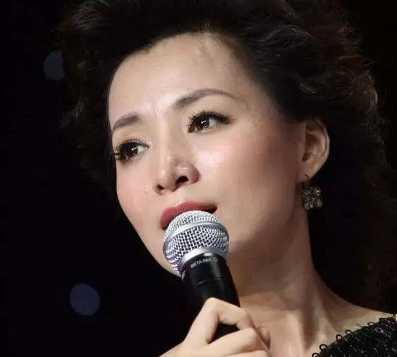 董卿的第一个丈夫是谁