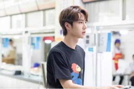 粉丝凭瞳孔倒影找到偶像住所,你知道粉丝追星都有哪些疯狂的行为?