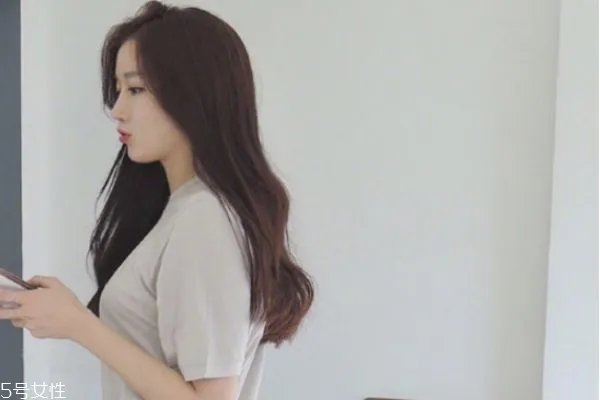 女生卷发发型图片 学生长卷发发型图片