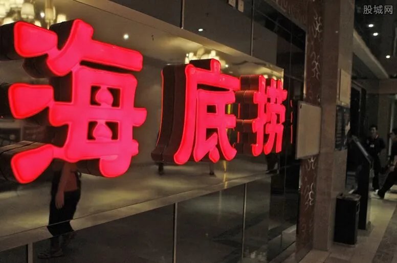 中消协点名海底捞排队乱象 曝光花钱插队内幕