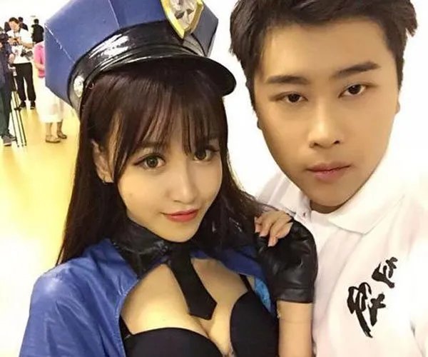 uu自爆一血初中就没了 diss女朋友给卢本伟难堪