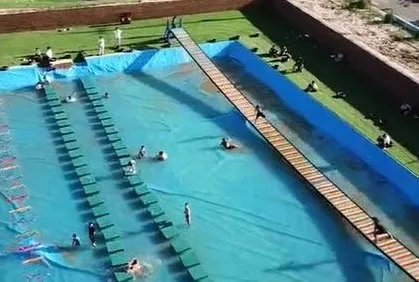 村书记为什么会花百万建水上乐园?