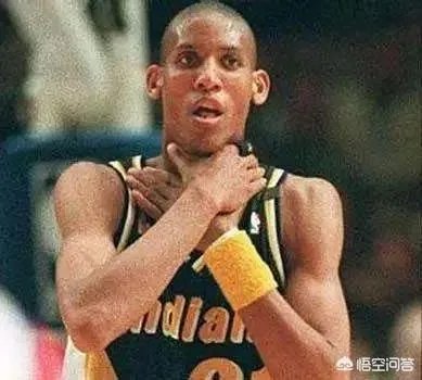 库里三分命中总数升至历史第三,排在库里面前的两位球员是谁?还有多大的距离?