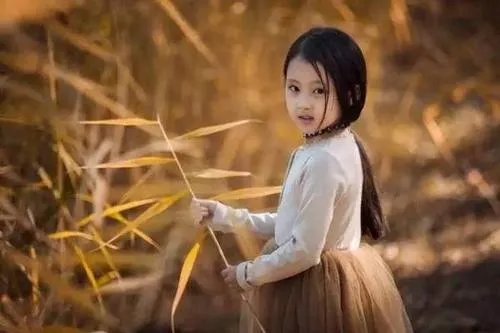 父亲摆摊照顾因病沉睡女儿12年,父爱有多伟大?