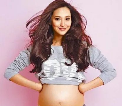 吴佩慈被曝剖腹产 有望嫁入豪门