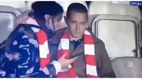 在腿上也能写毛笔字?来日方长的午间动态图