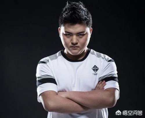 无状态点赞王思聪嘲讽UZI微博，随后发文道歉表示手滑，你怎么看？