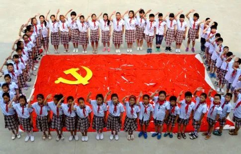 少先队建队70周年手抄报该写怎么写