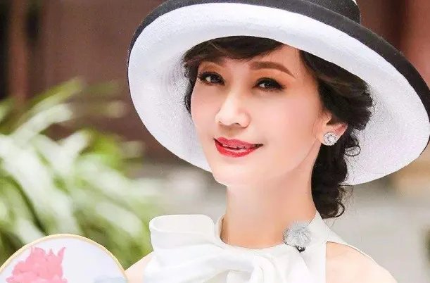 娱乐圈十大不老女神排行榜：俞飞鸿上榜，第七乃“甜歌皇后”