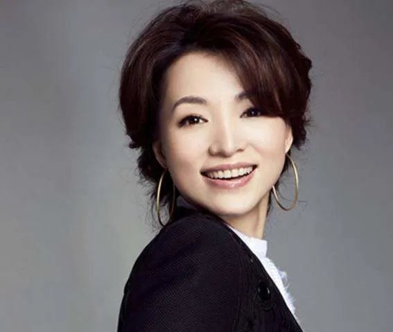 董卿的第一个丈夫是谁