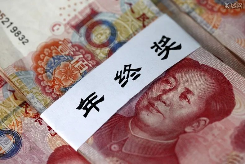 公司年终奖发200万湖景房 员工可拎包入住