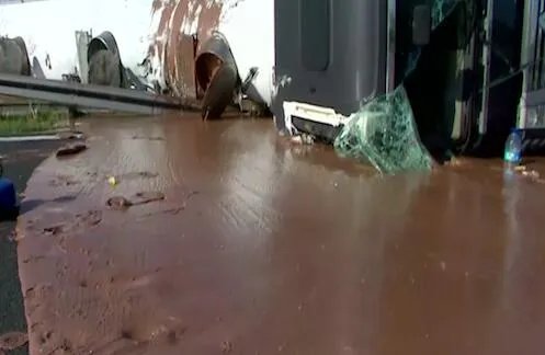 液体巧克力翻车这个好清扫吗？