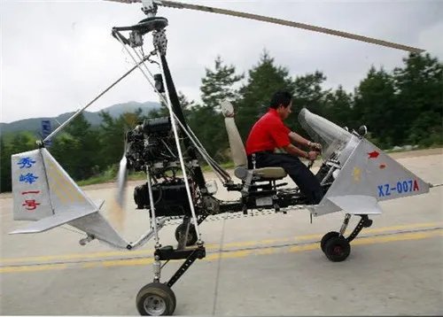 农民11年造200架飞机  花二千万，摔断腰只为飞行梦！