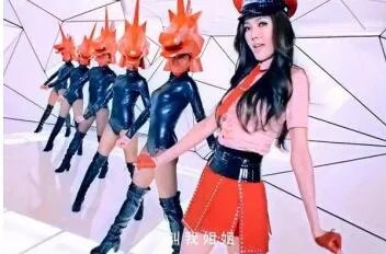 谢金燕为什么叫腿神 谢金燕老公杨宗宪资料照片