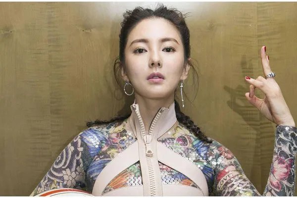 张雨绮的无痕裤是泳装吗 身材那么好性格也非常火辣