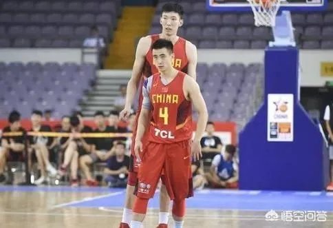 7.7日夏季联赛周琦10分5篮板与状元艾顿10分7篮板，周琦和艾顿对比表现怎么样？