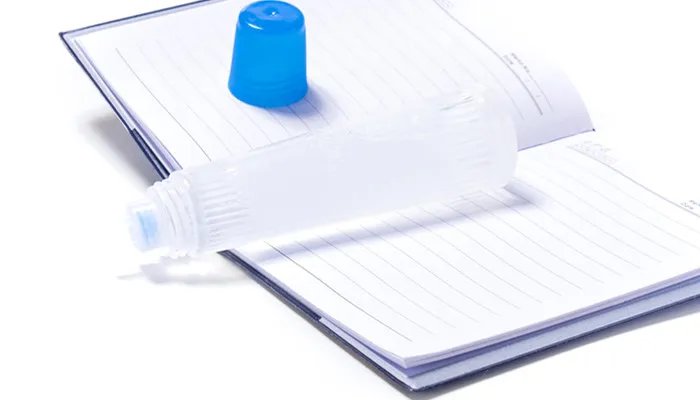 为什么胶水不会粘在胶水瓶子里面 为什么胶水在瓶子里不会粘起来