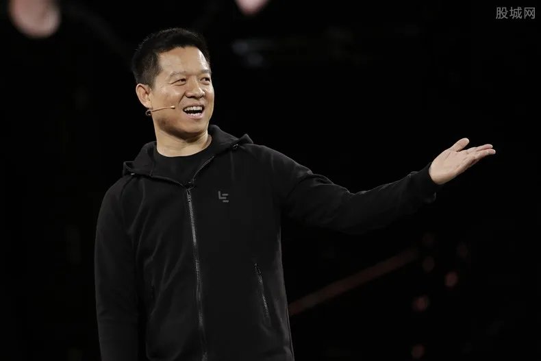 贾跃亭是怎么跑出国的 他为什么不敢回国