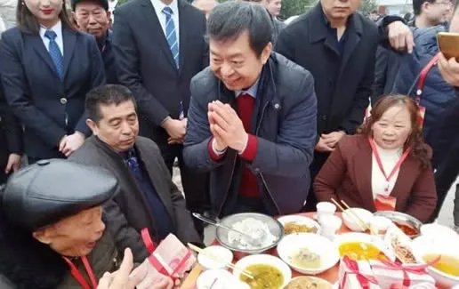 开直升机回村拜年怎么回事：详情过程这就是真相