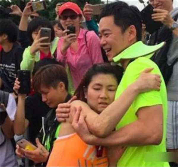 selina现在的照片最新消息 任家萱烧伤前后对比疤痕吓人植皮了吗