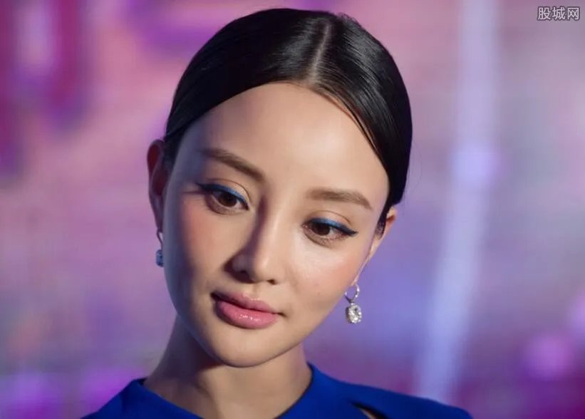 李小璐遭偷拍裙底 视频在网上疯传