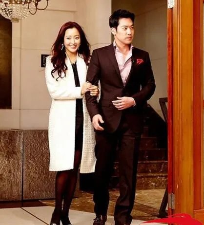 金喜善老公和孩子照片爆光 女儿被批好丑