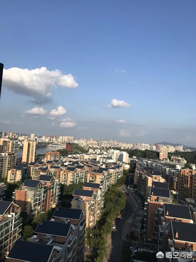 高速集卡自燃事故，车辆需配哪些安全工具？