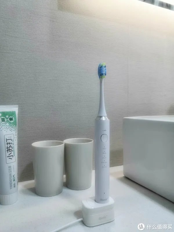 一见倾心！带IPX8级防水的isonic声波牙刷T6测评