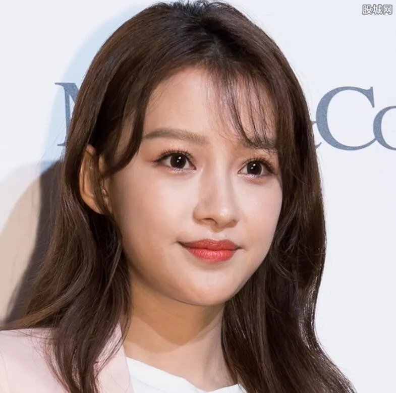 孙怡产后出院 双方家人到医院接孙怡出院