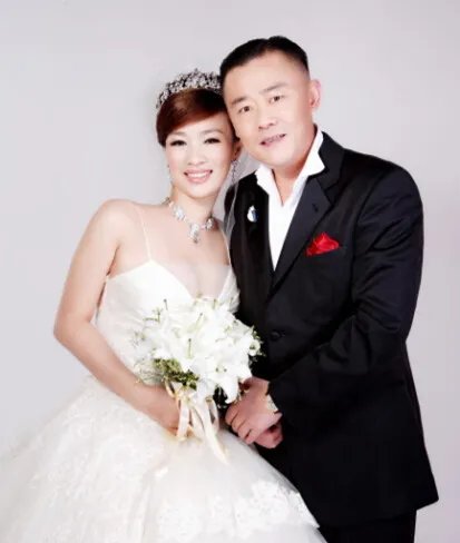 周立波妻子胡洁简历图片 两人豪华婚礼全过程曝光