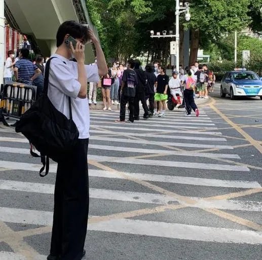 他是娱乐圈最帅考生，全程素颜高考无人认出，是谁呢？