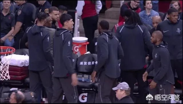 火箭大胜老鹰,周琦上场三分钟砍下+2,怎么评价?