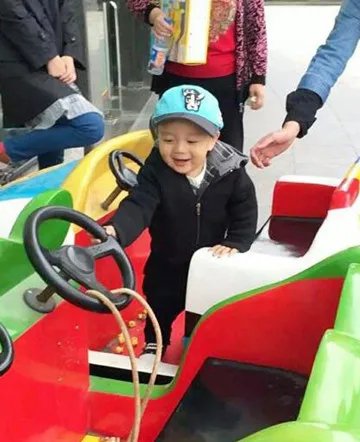 汪涵和杨乐乐的孩子照片曝光  汪涵力挺郑钧《摇滚藏獒》