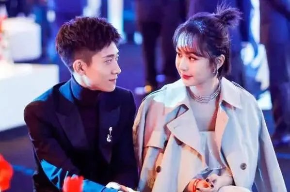 杨紫和老公结婚照片:张一山杨紫官宣结婚(都是谣言)