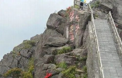 登山拍照遭雷击身负重伤   妻子对丈夫的“遗言”是什么