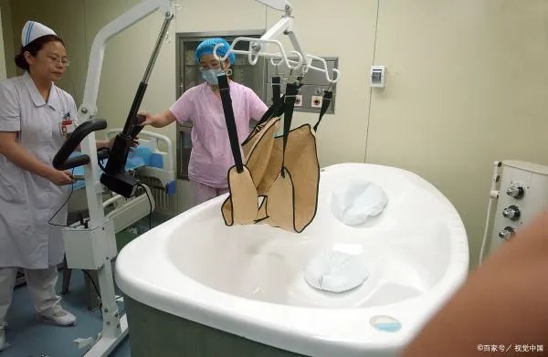 在国外超级火的水中分娩，为什么在中国却不流行？