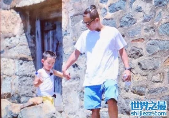 陈小春儿子正面照曝光，可爱帅气的Jasper吸粉无数 