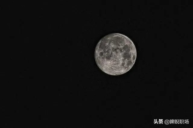 我国年底将发射嫦娥五号,我们距离登月还有多远?