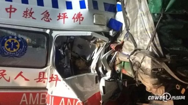 救护车高速追尾是怎么回事?