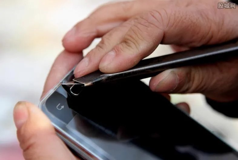 中学销毁学生手机 大家的法律意识是被学校敲碎的