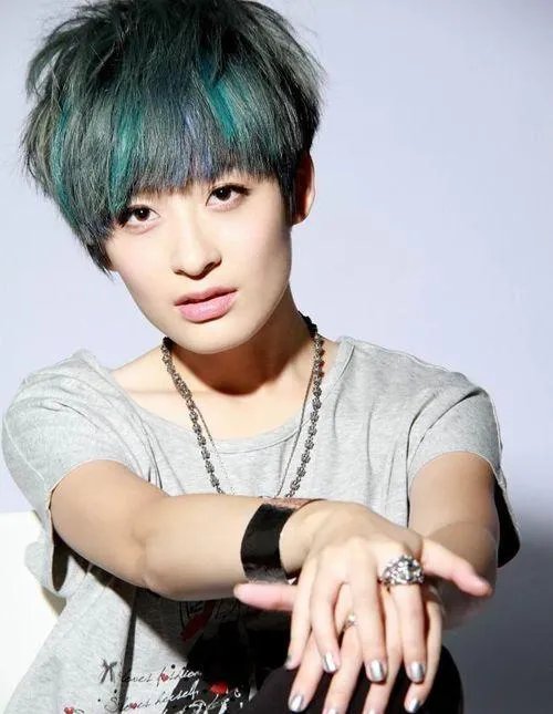 曾轶可家庭背景很有钱 曾轶可爷爷父母是谁身份惊人难怪这么嚣张