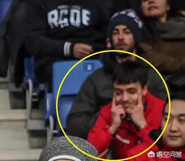 武磊西甲亮相，球迷做出侮辱性动作疑似种族歧视，西班牙人官方遭球迷围攻，你怎么看？
