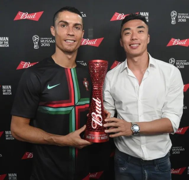 为什么是赵旭日为C罗颁奖？