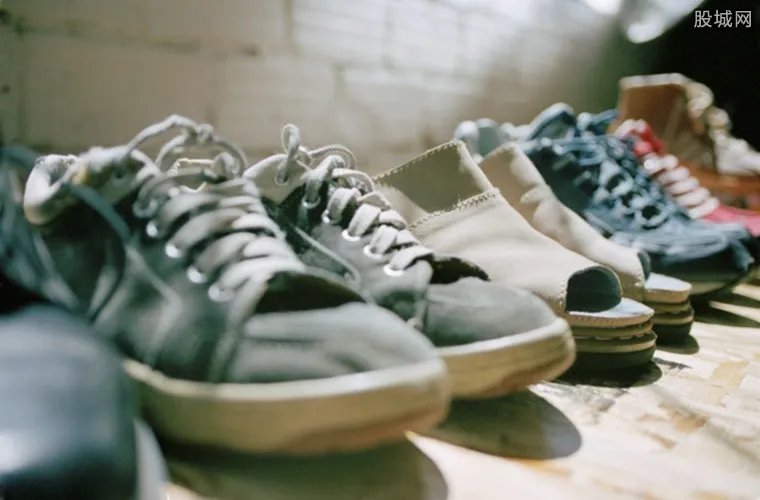 探访朝鲜制鞋工厂 学生鞋售价约12元为什么这么便宜