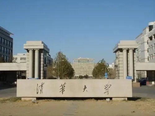 上海一女生因病休学一年后考上清华，你如何看待此事？