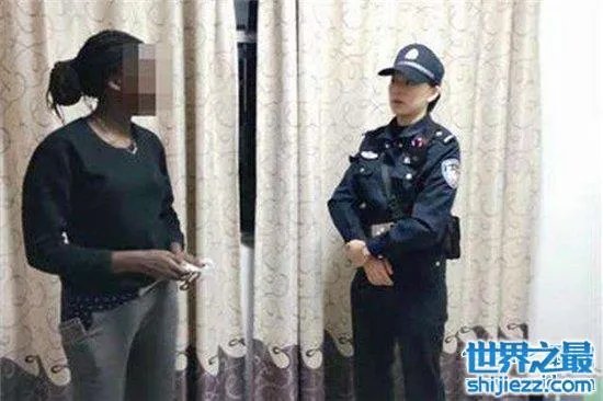 情侣让民警抓鬼，原来真相竟然是自己吓自己 