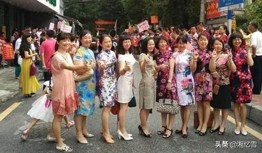 母亲把女儿送错考点