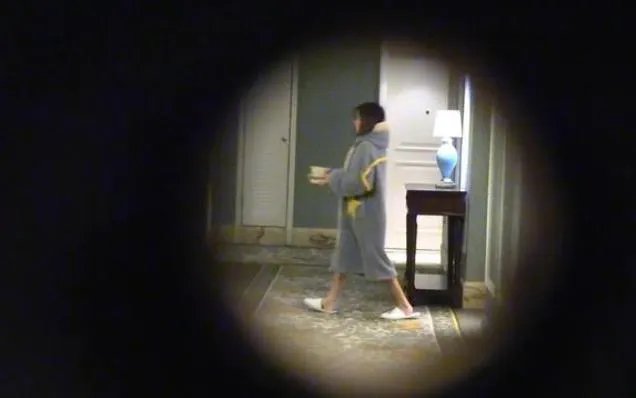 张丹峰毕滢再同房：这次直接穿着浴袍光着小腿进去